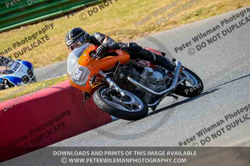 Vintage motorcycle club;eventdigitalimages;mallory park;mallory park trackday photographs;no limits trackdays;peter wileman photography;trackday digital images;trackday photos;vmcc festival 1000 bikes photographs